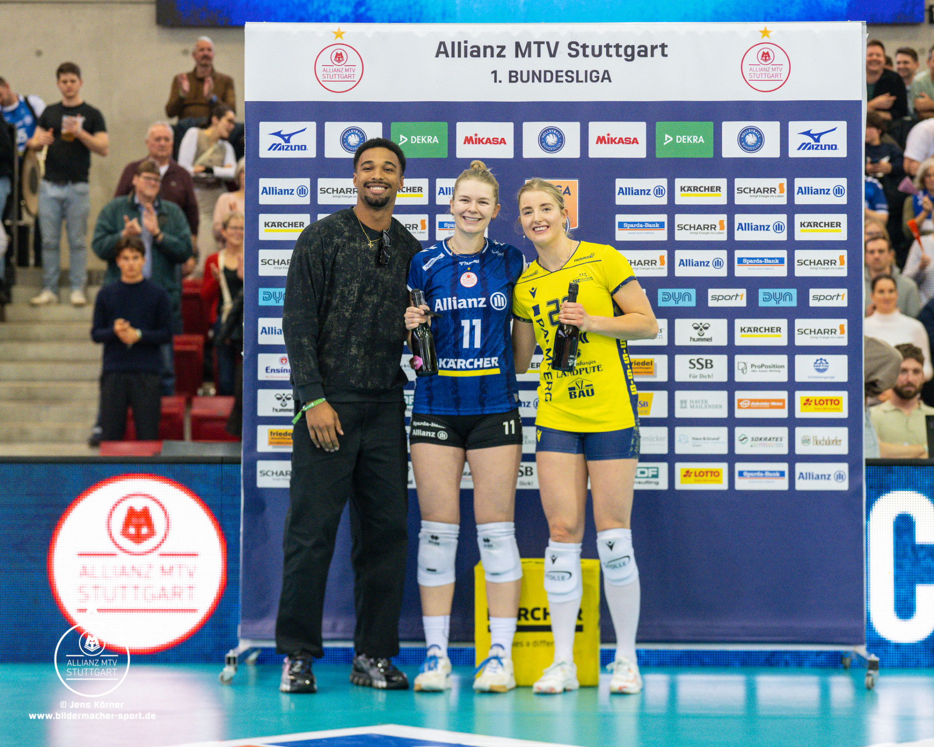 MVP-Ehrung durch den Sportler des Jahres Leo Neugebauer. Foto: Jens Körner - Bildermacher Sport